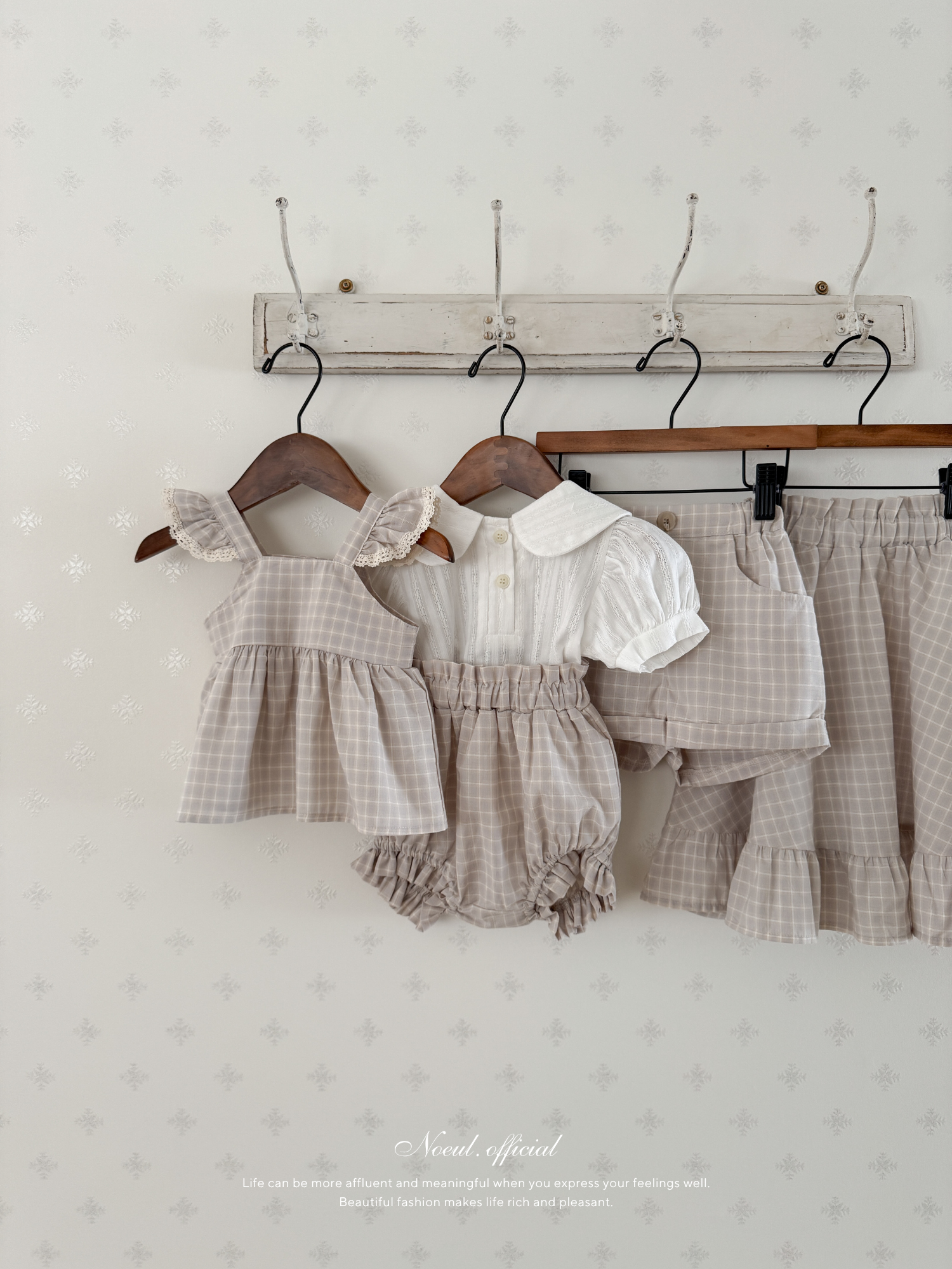 Seashell frill blouse