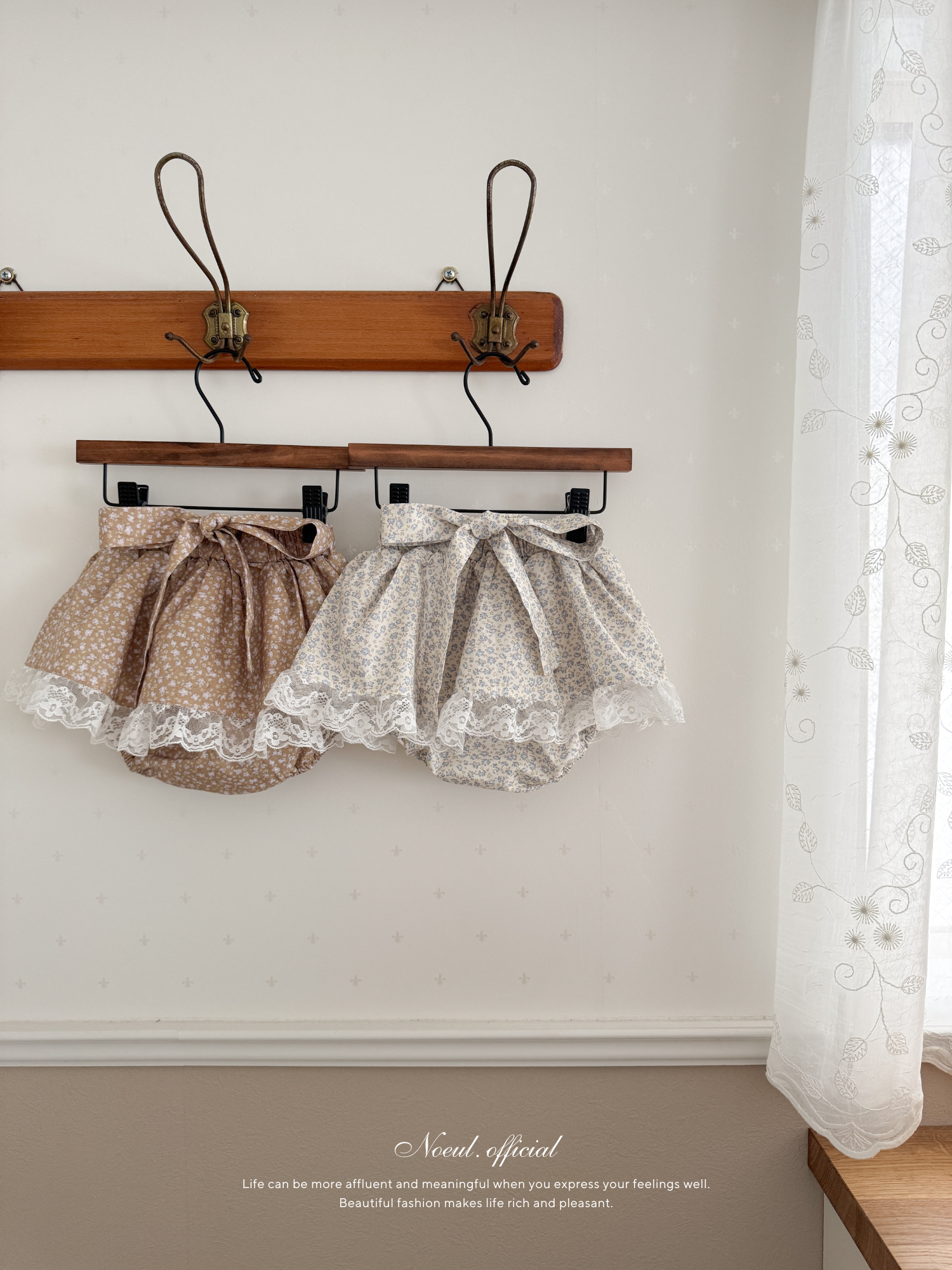 Lilly flower supender skirt