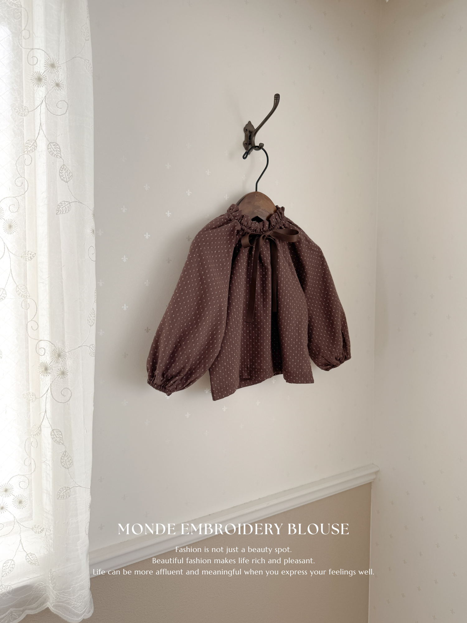 Monde embroidery blouse