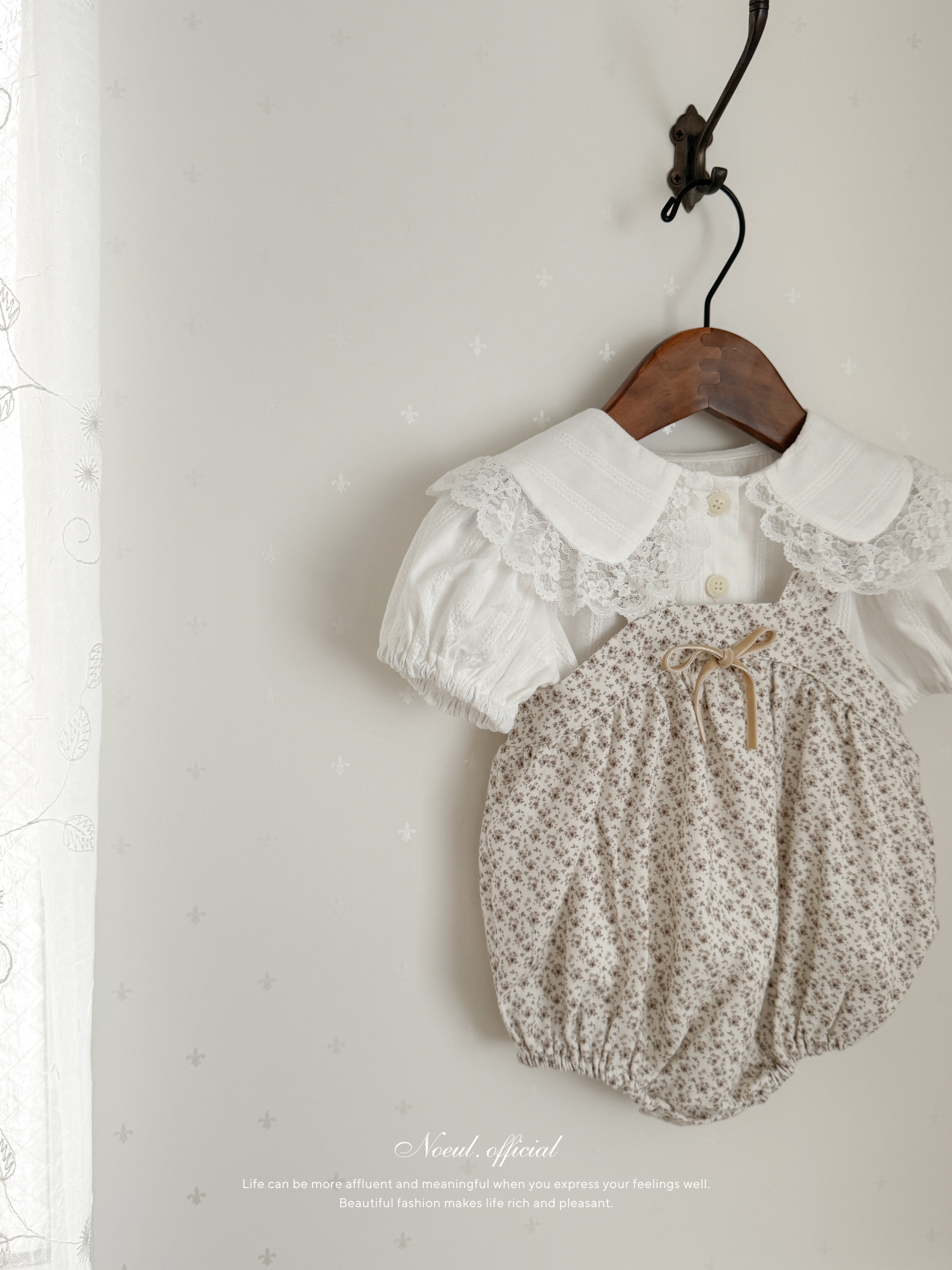 Roan lace collar blouse