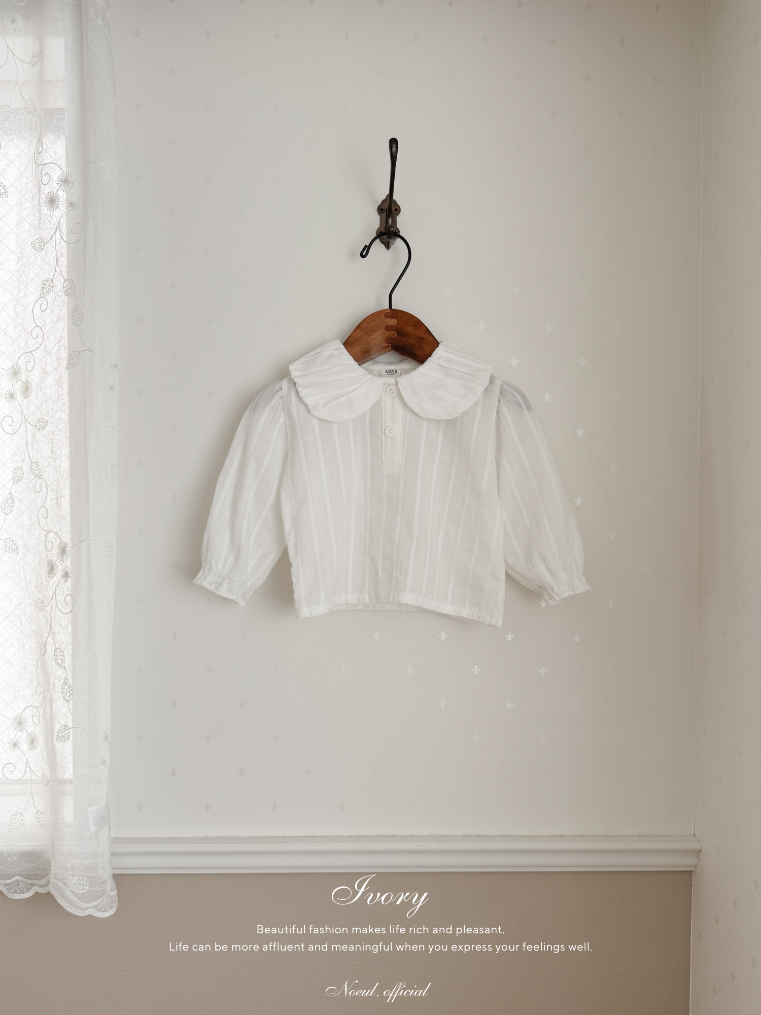 Bloom collar blouse