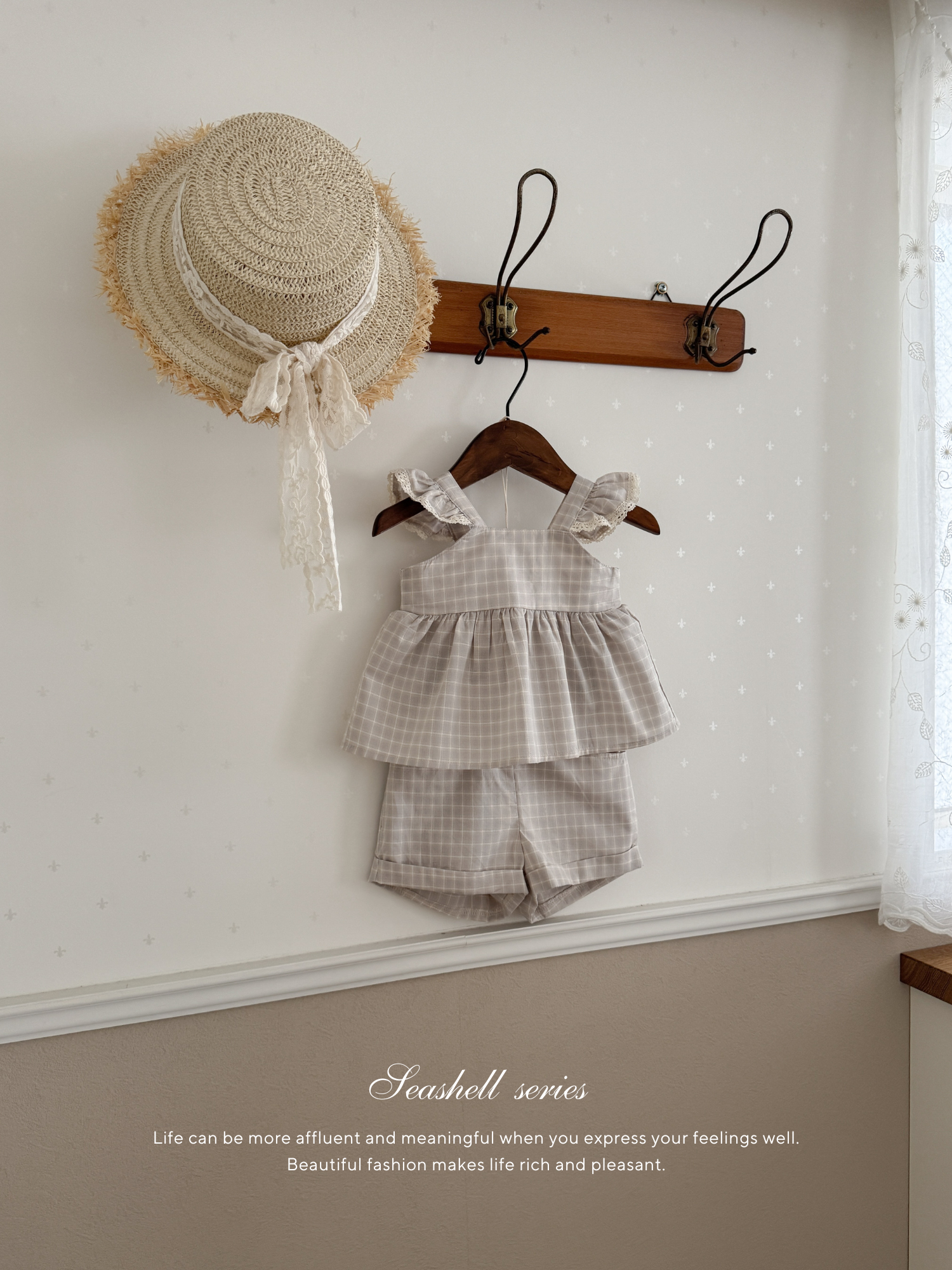 Seashell frill blouse