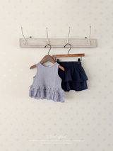 April frill blouse