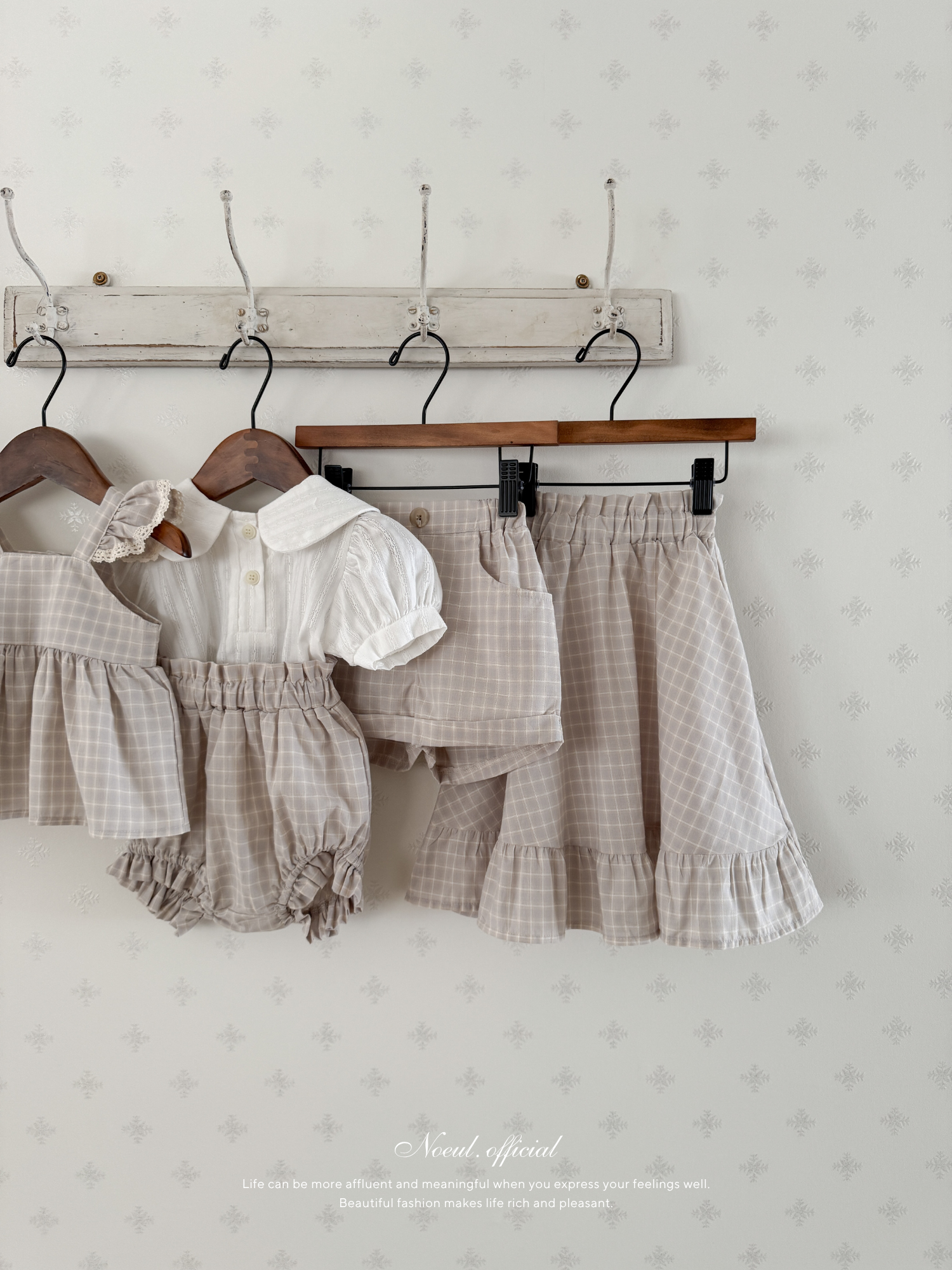 Seashell frill blouse