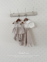Seashell frill blouse