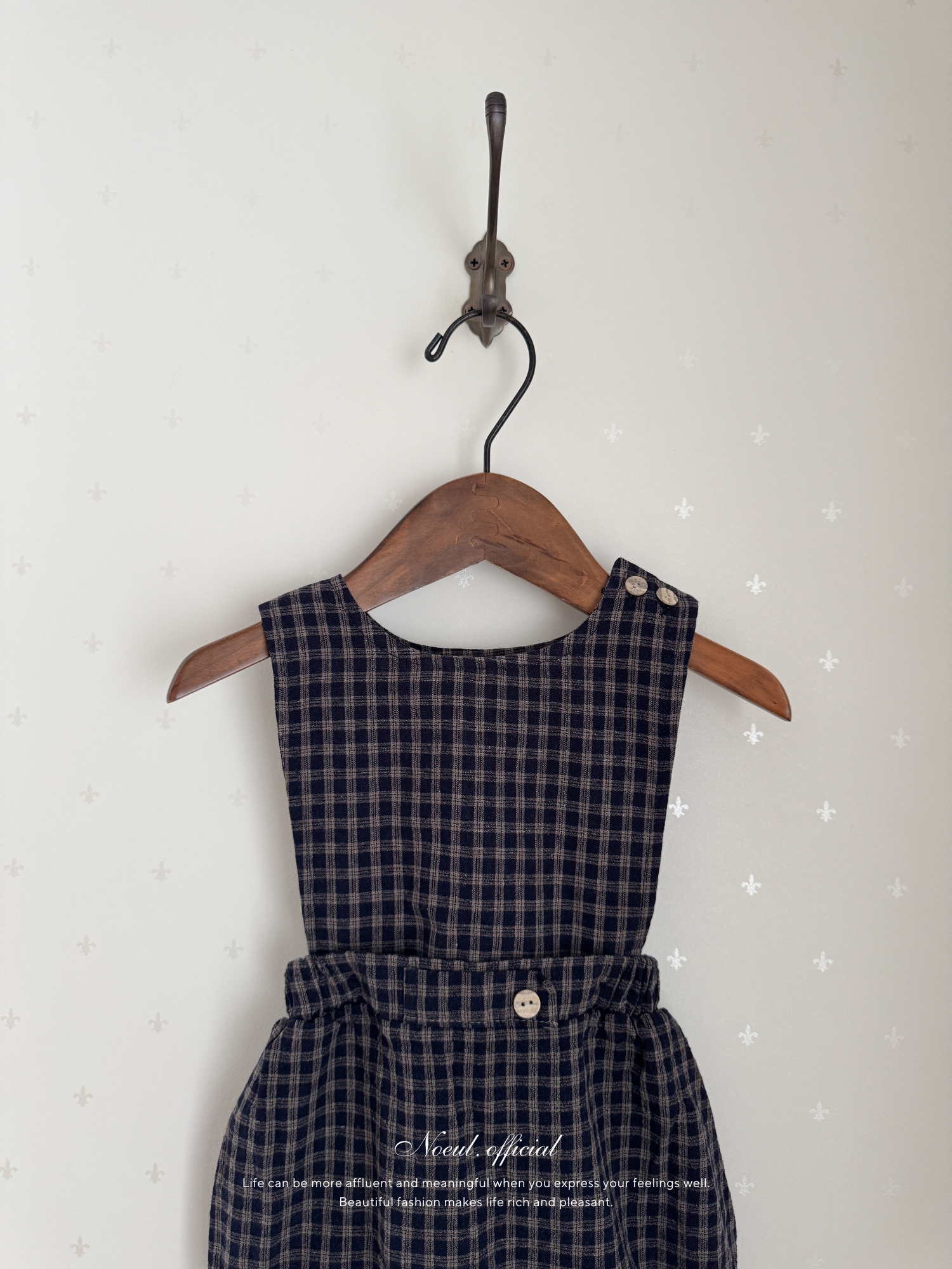 Kuku check suspender suit