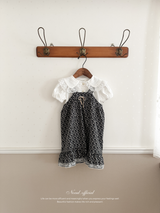 Roan lace collar blouse