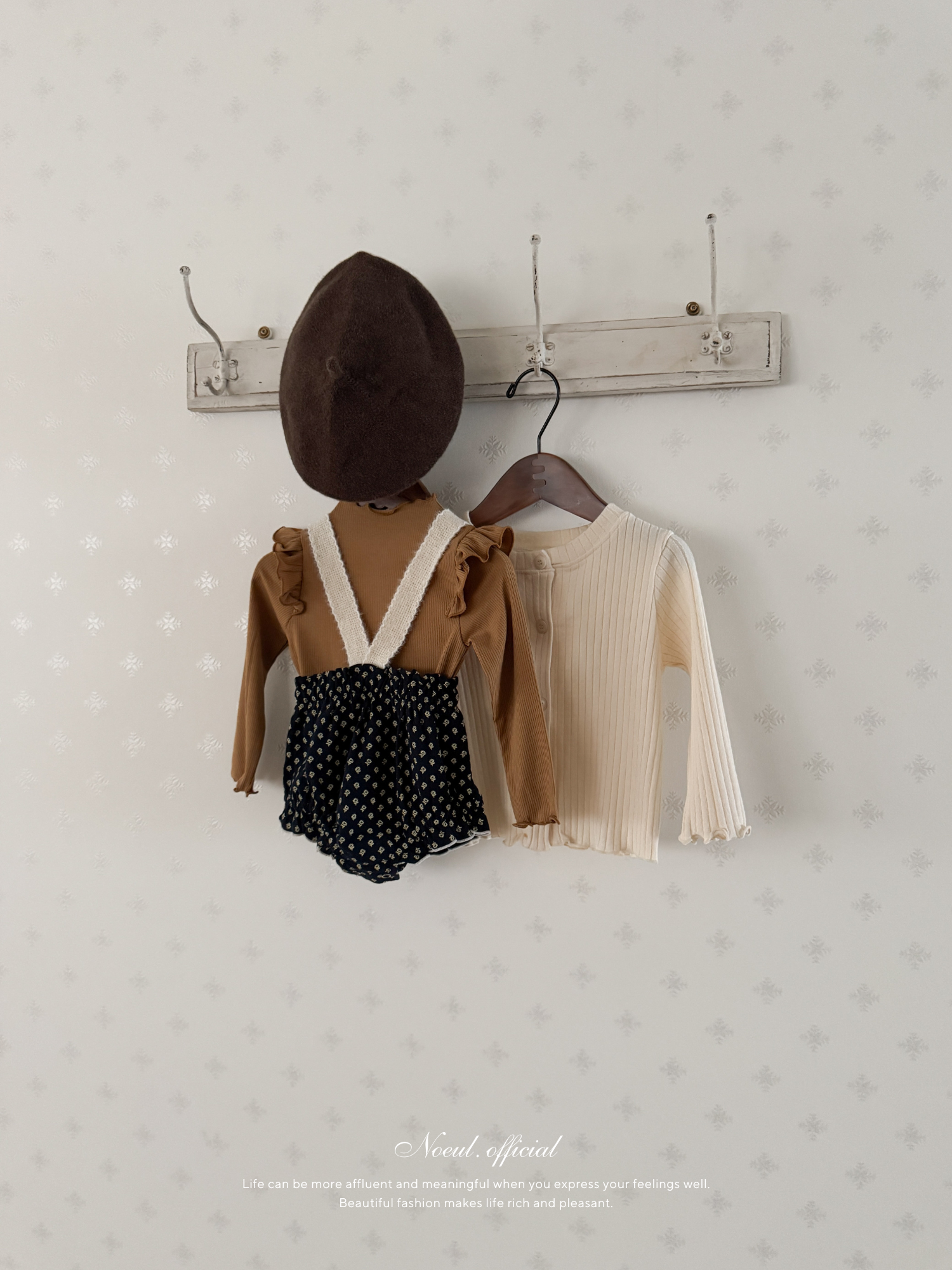Lip suspender bloomer
