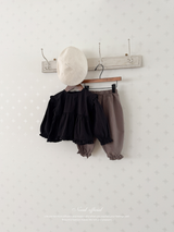 Shoulder frill blouse