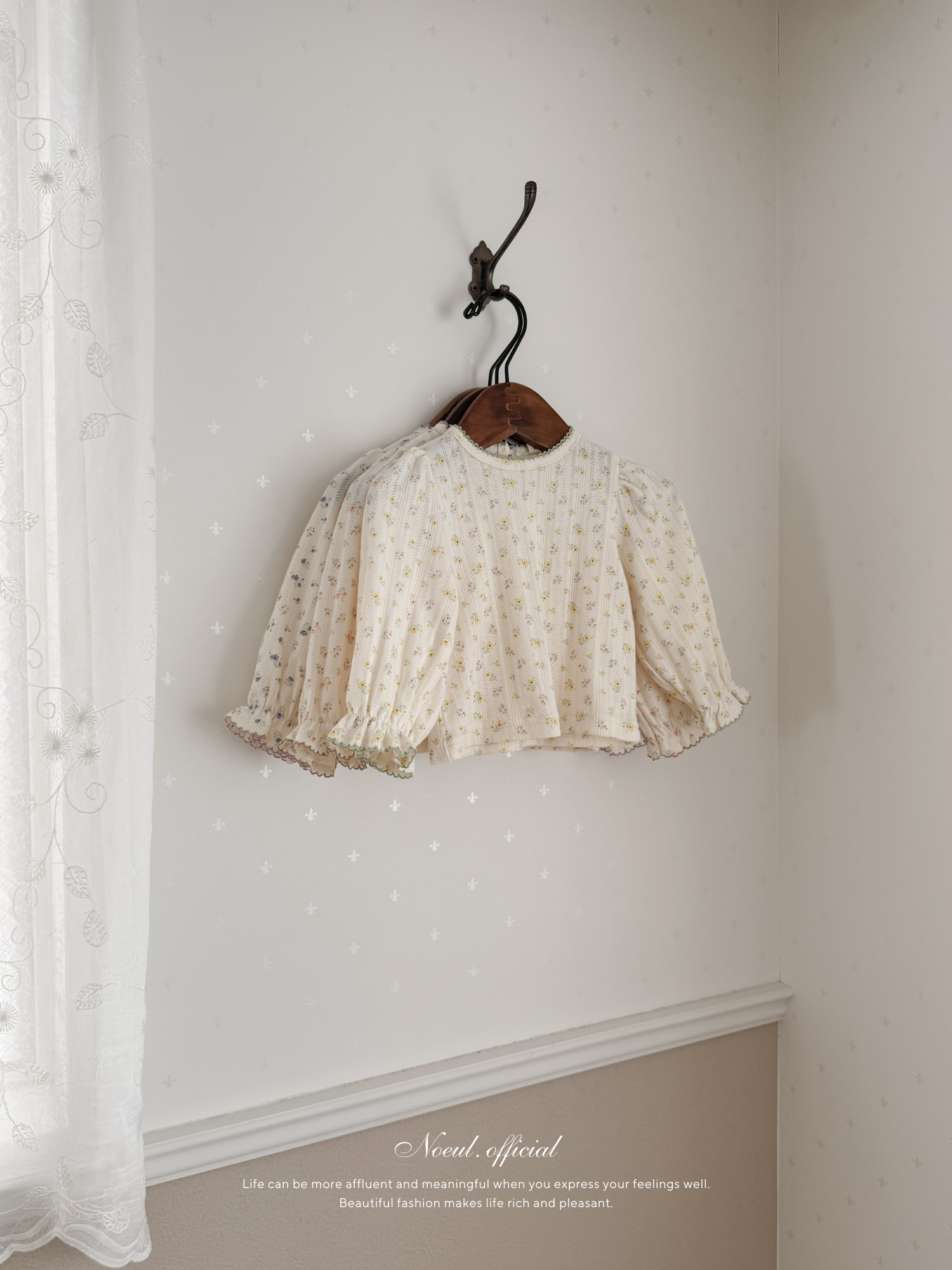 Jerry eyelet tops