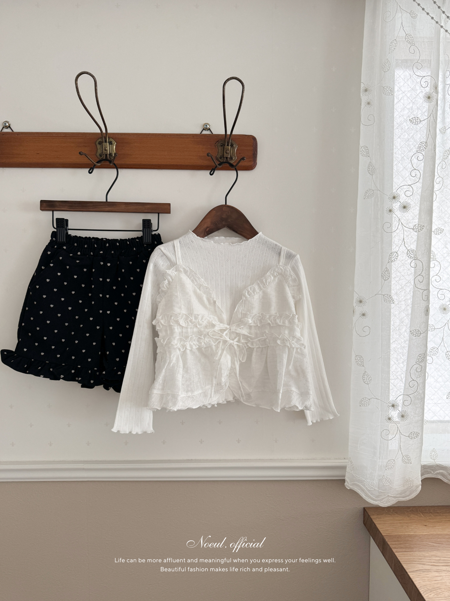 Momo eyelet tee