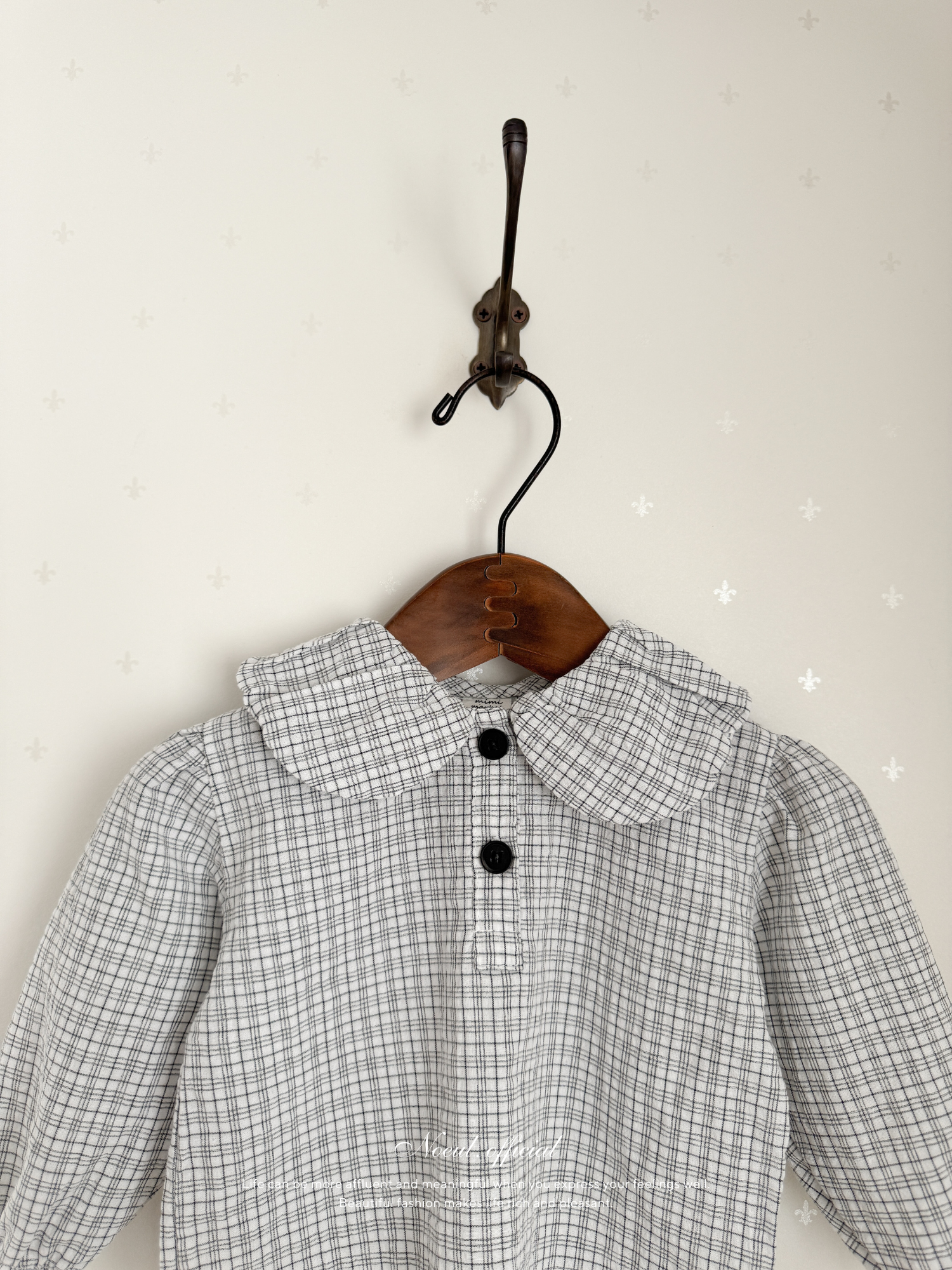 Check balloon blouse
