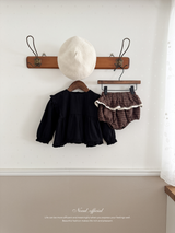 Shoulder frill blouse