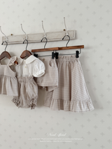 Seashell frill blouse
