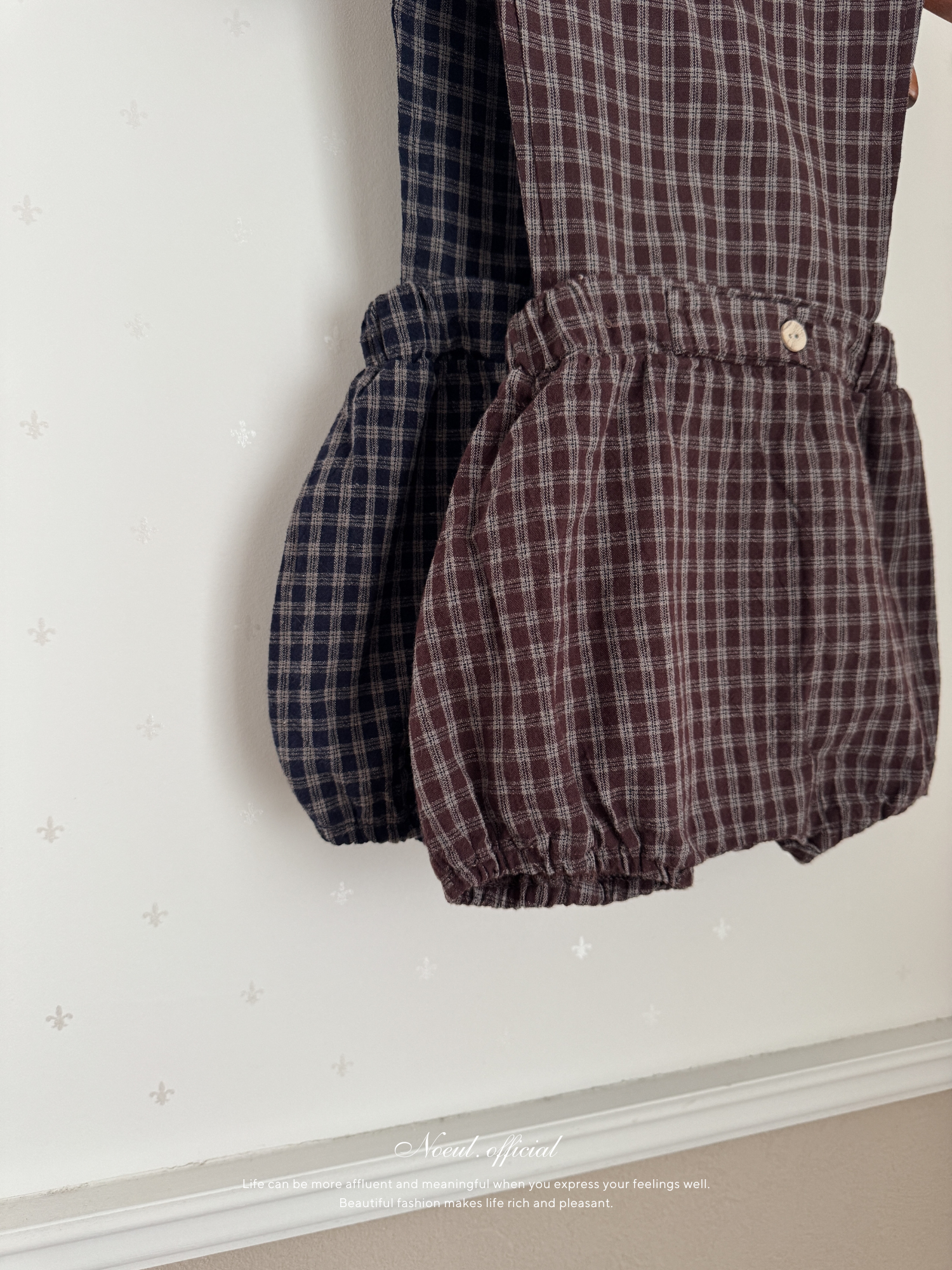 Kuku check suspender suit