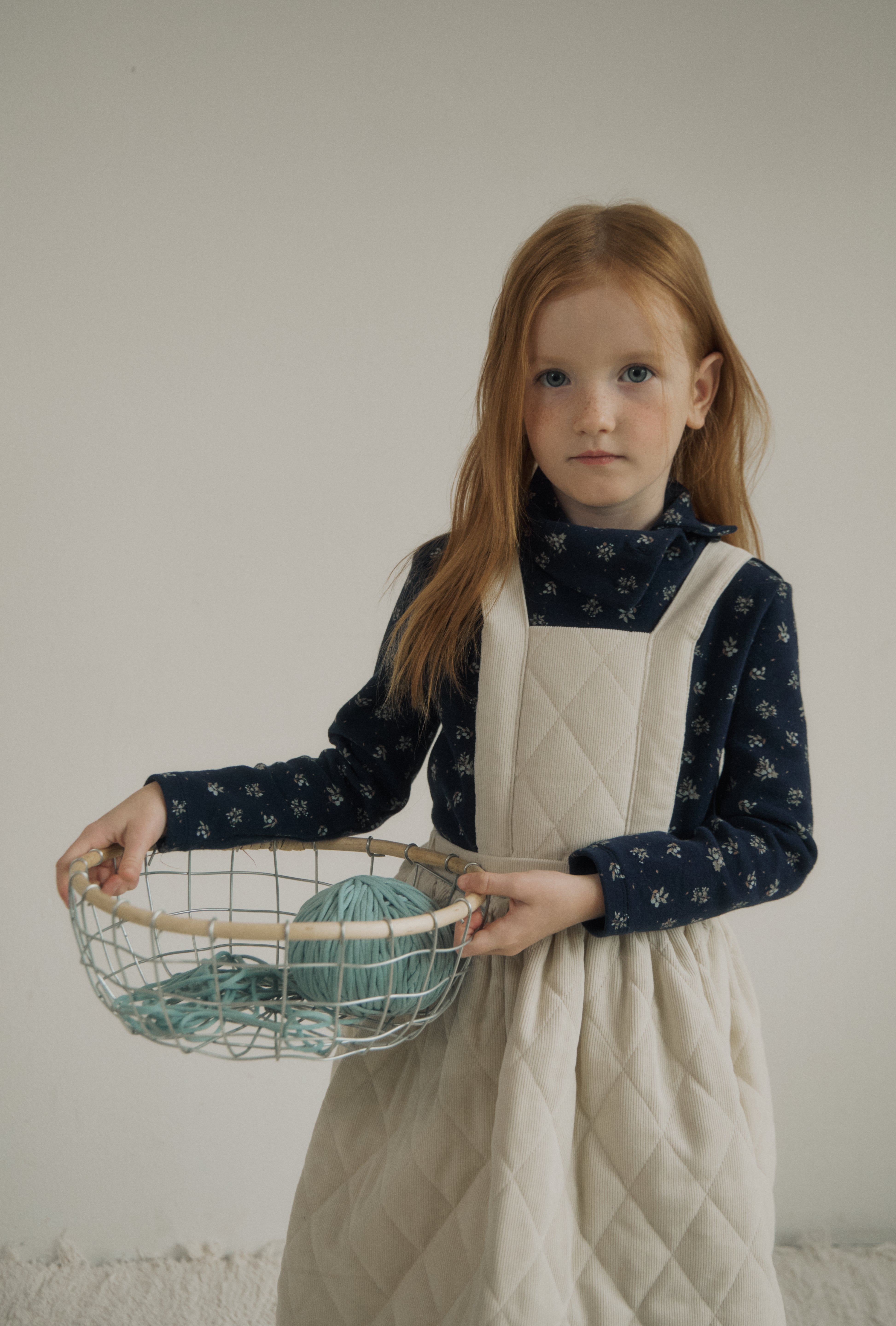 ［inné］ Petal turtleneck (navy)