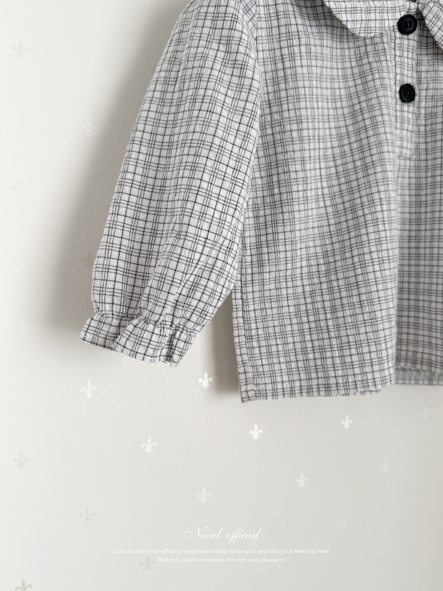 Check balloon blouse