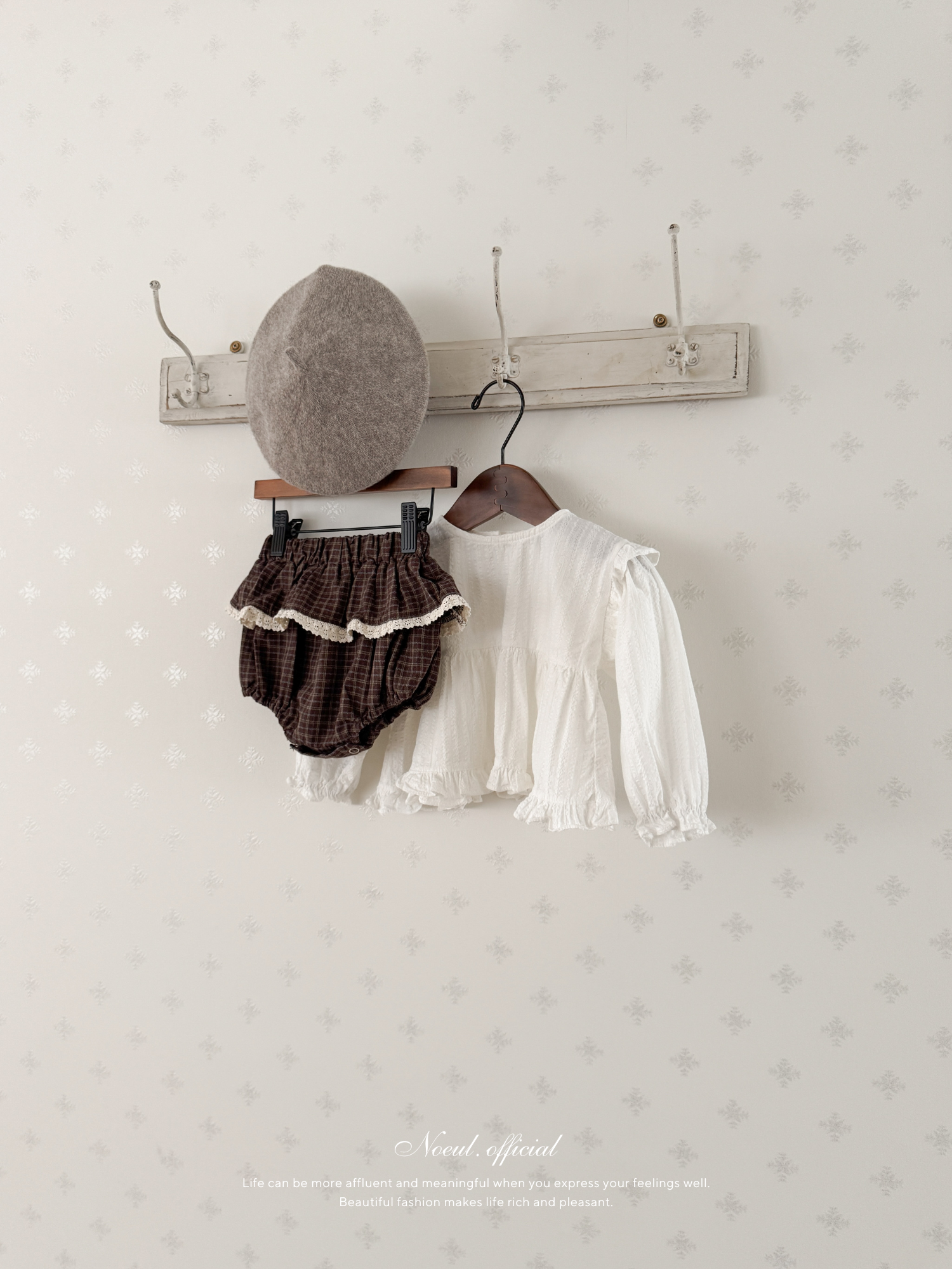 Shoulder frill blouse