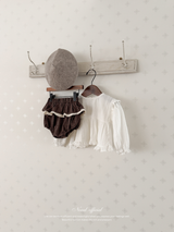 Shoulder frill blouse