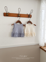 April frill blouse