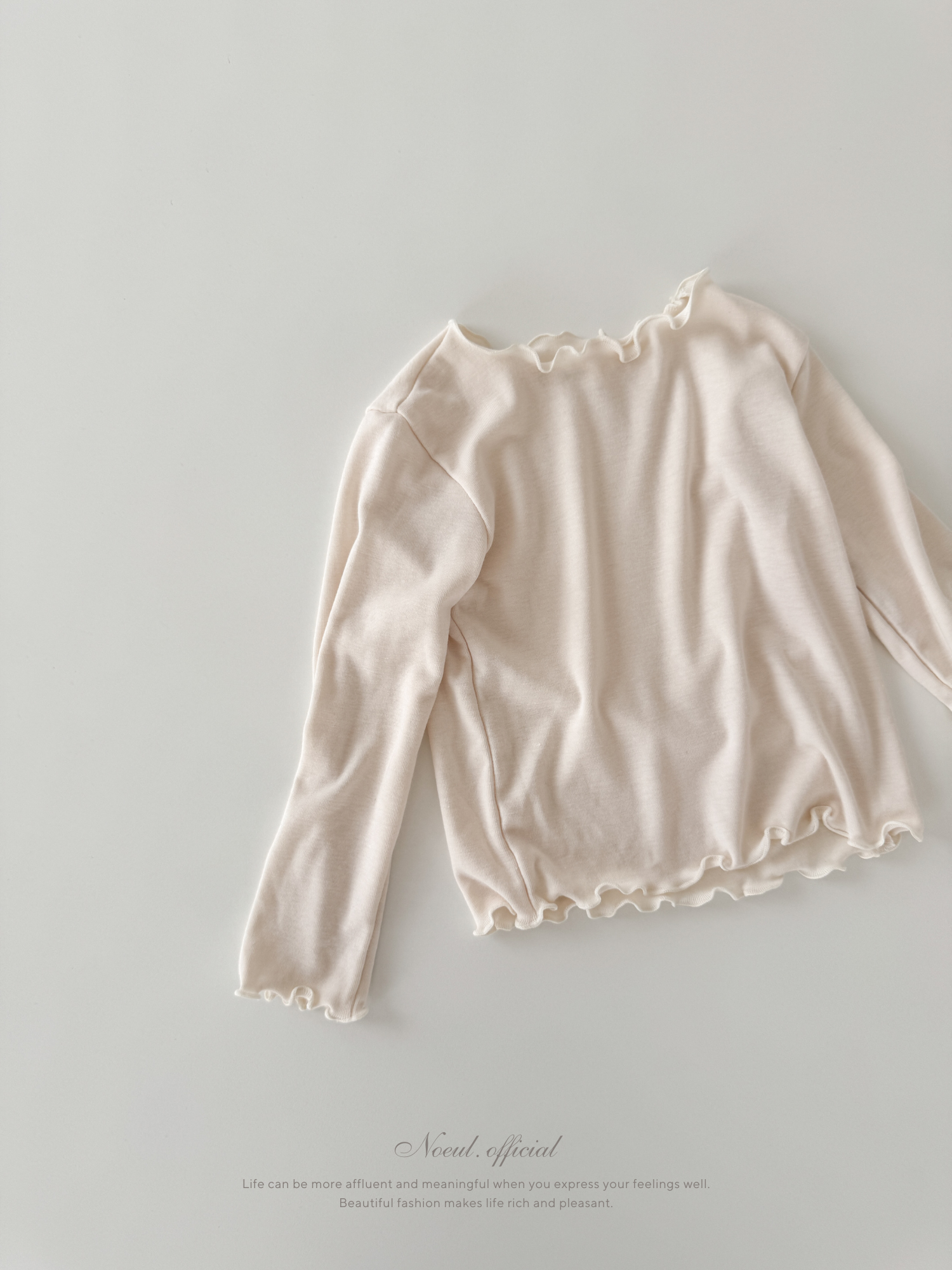Soft mellow neck tee