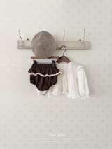 Shoulder frill blouse