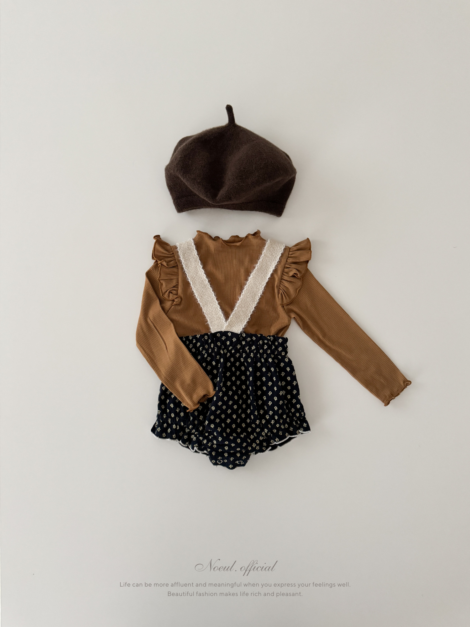 Lip suspender bloomer