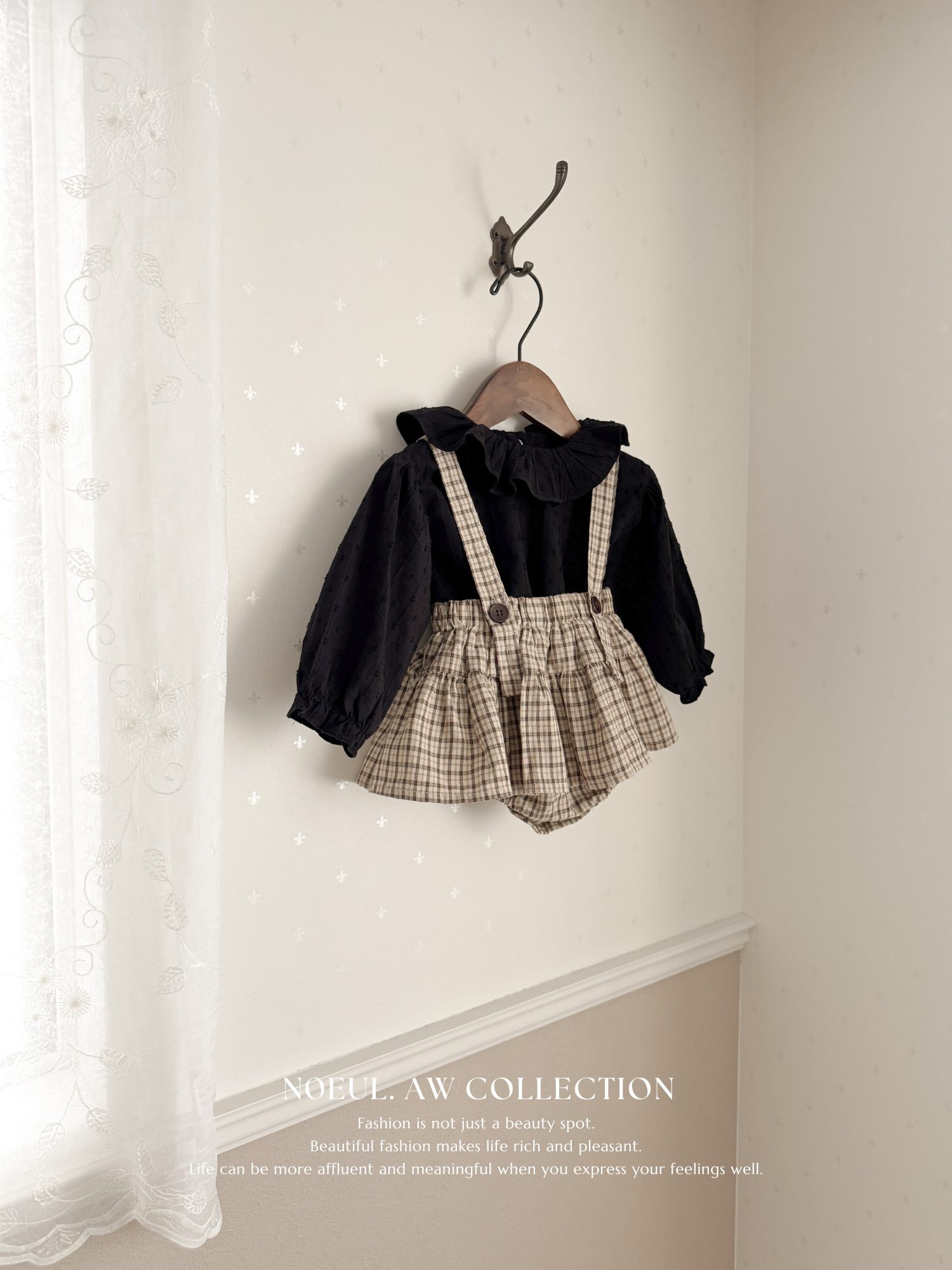 Snow ruffle blouse