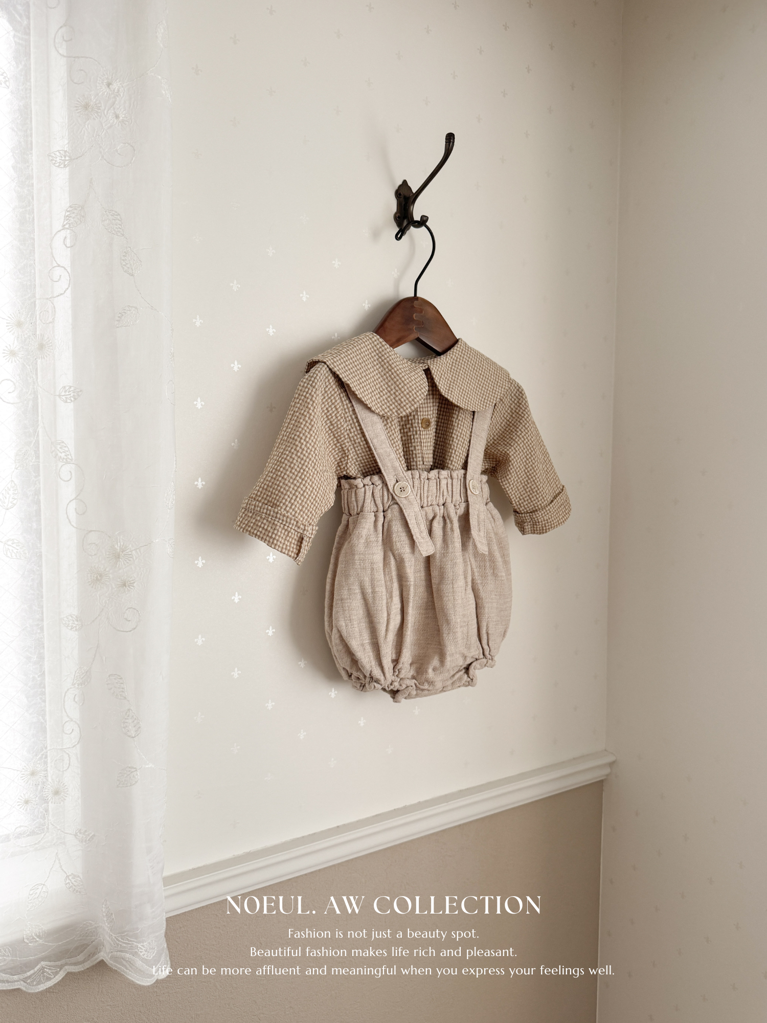 Check collar blouse