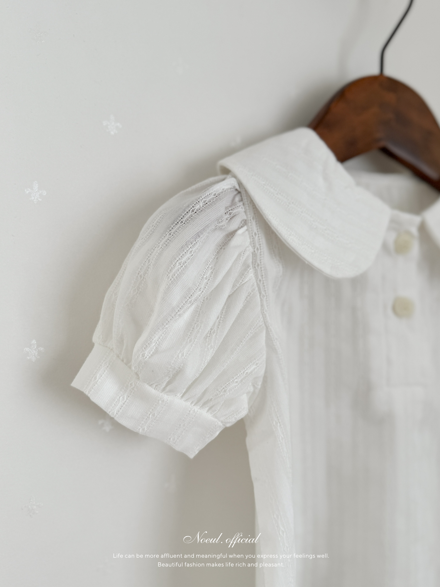 Seashell collar blouse