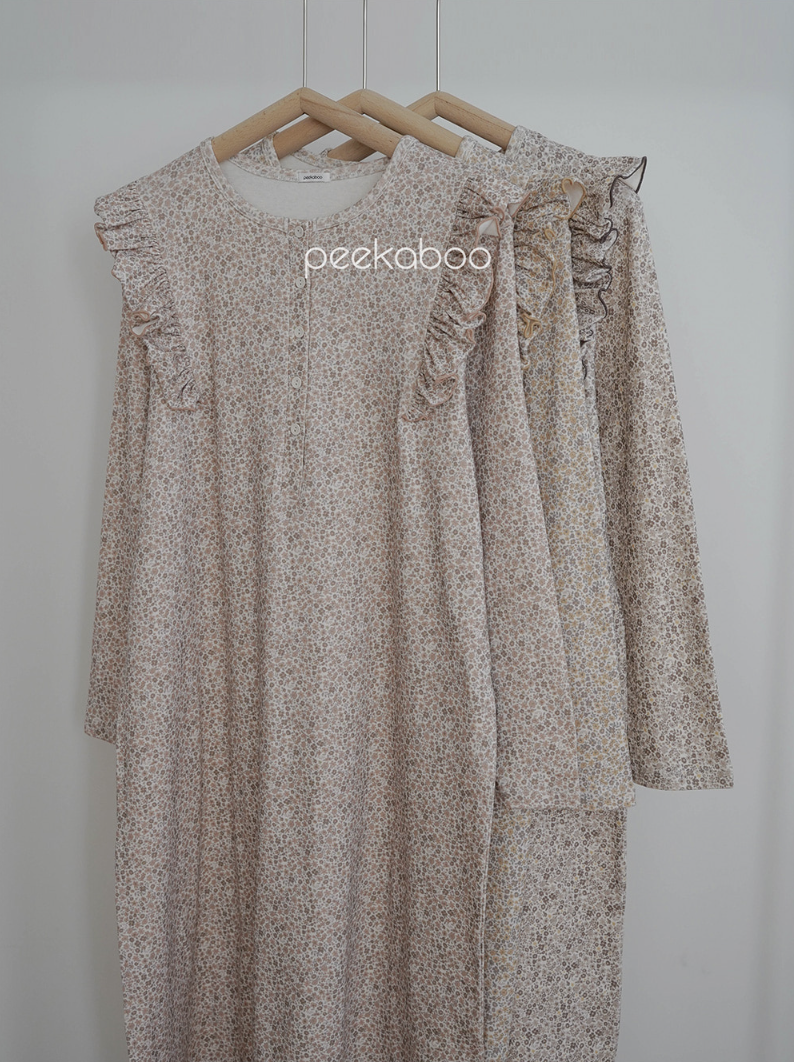 ［peekaboo］Very wing one-piece (mom)