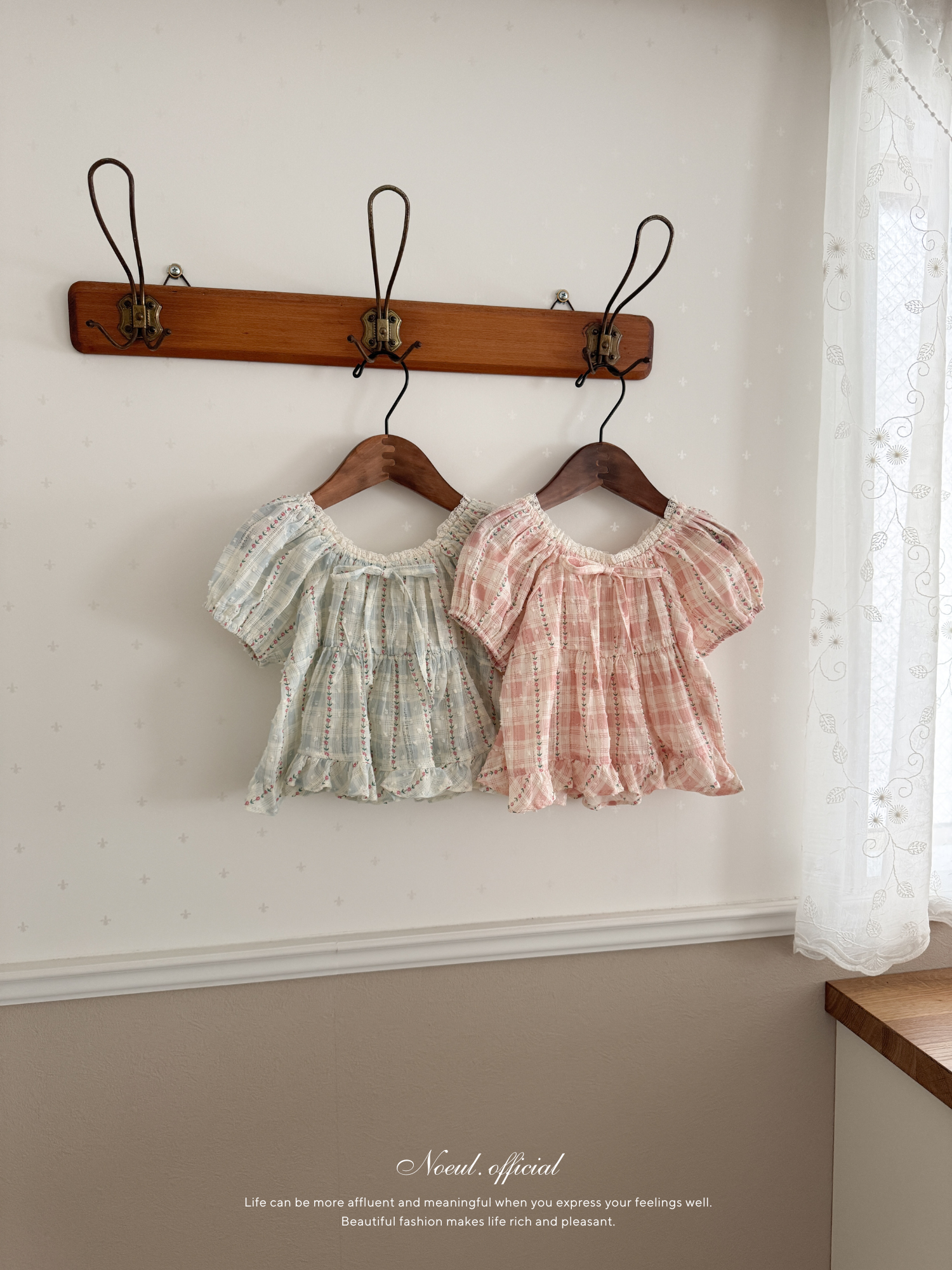 Maybe ribbon puff blouse