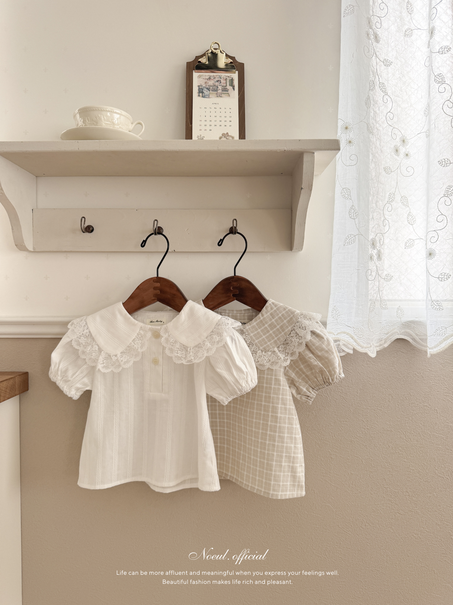 Roan lace collar blouse
