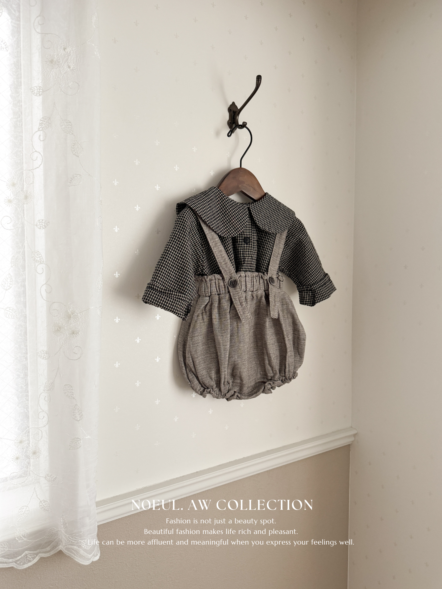 Check collar blouse