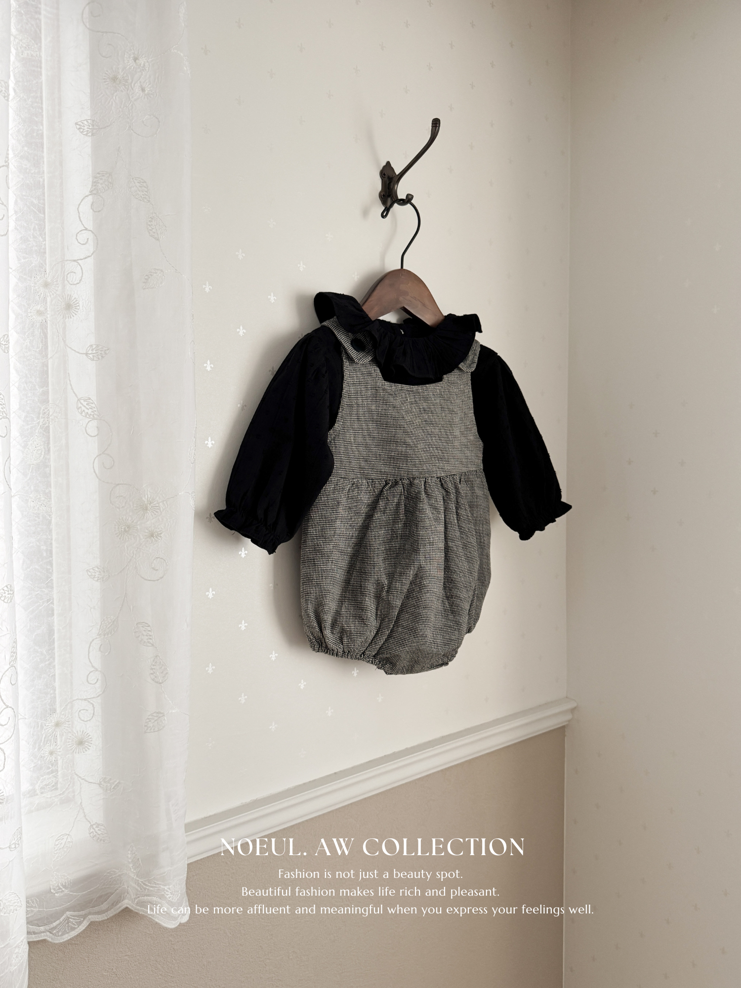 Snow ruffle blouse
