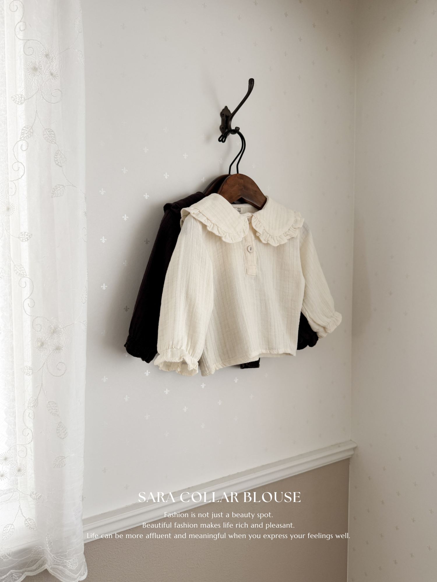 Sara collar blouse