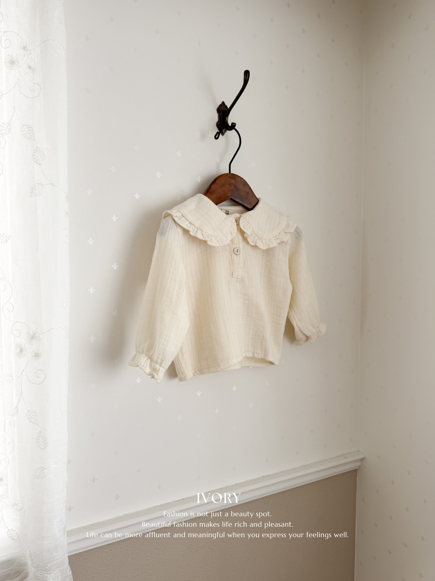 Sara collar blouse