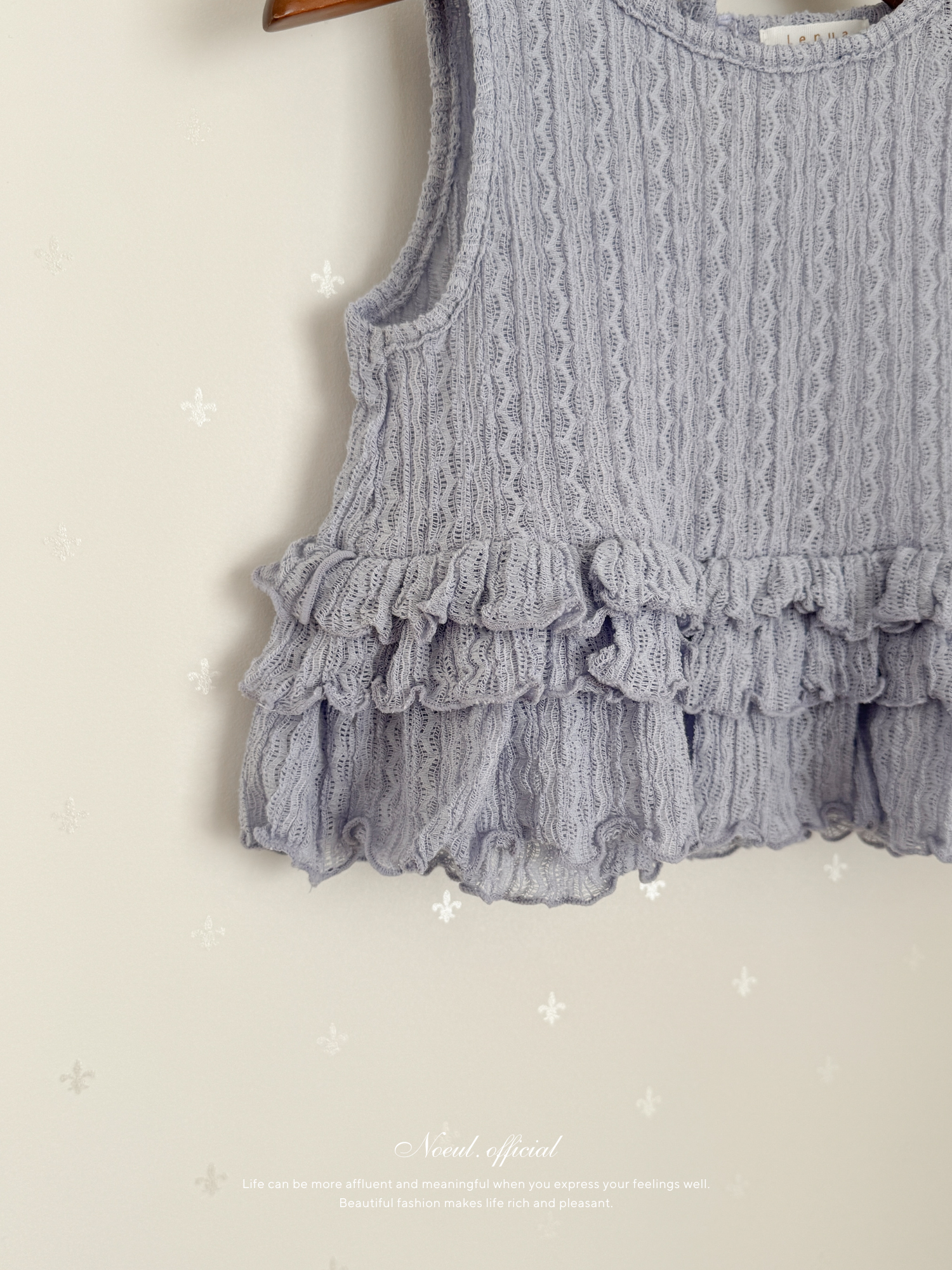 April frill blouse