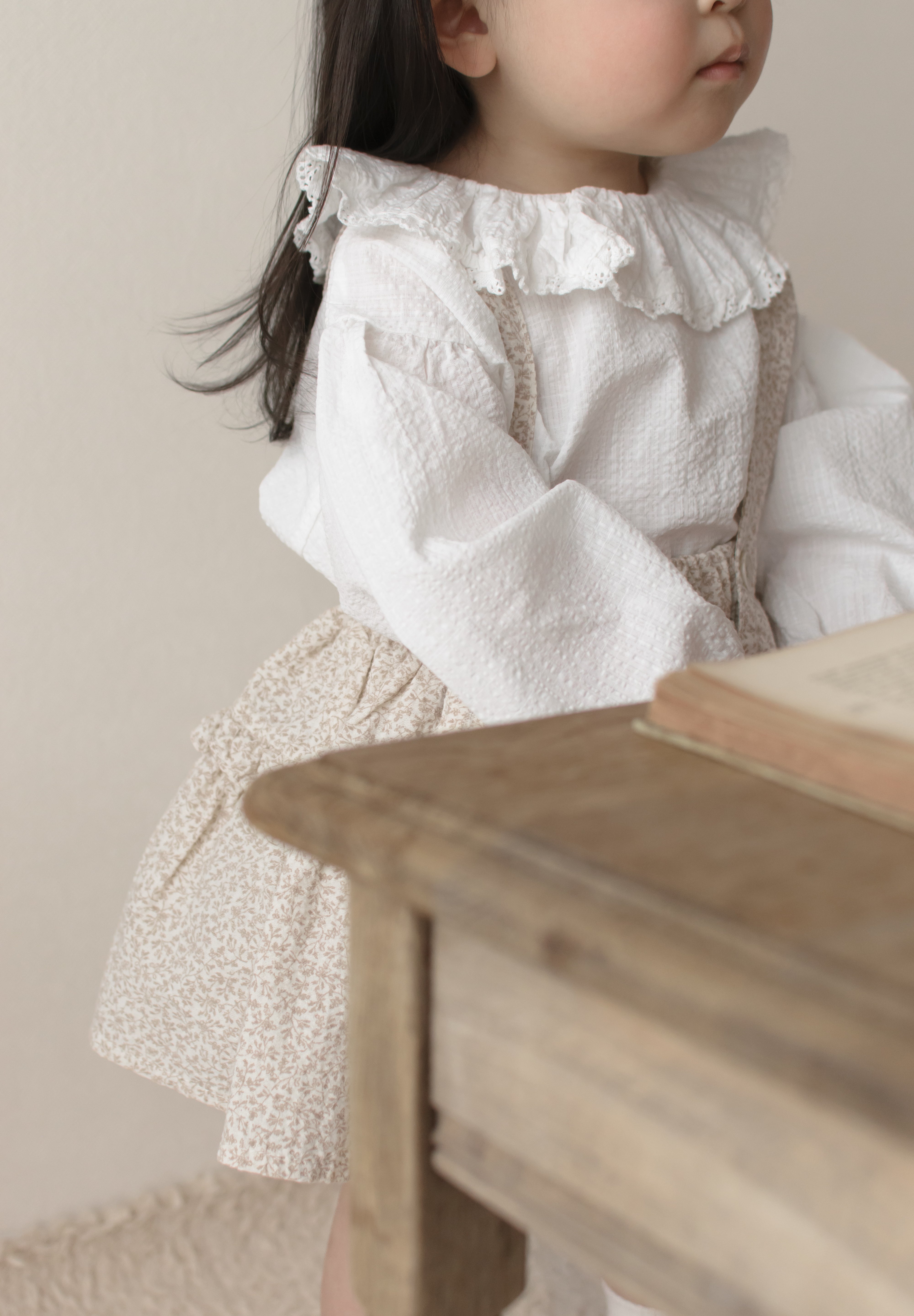 Dobby frill suspender skirt