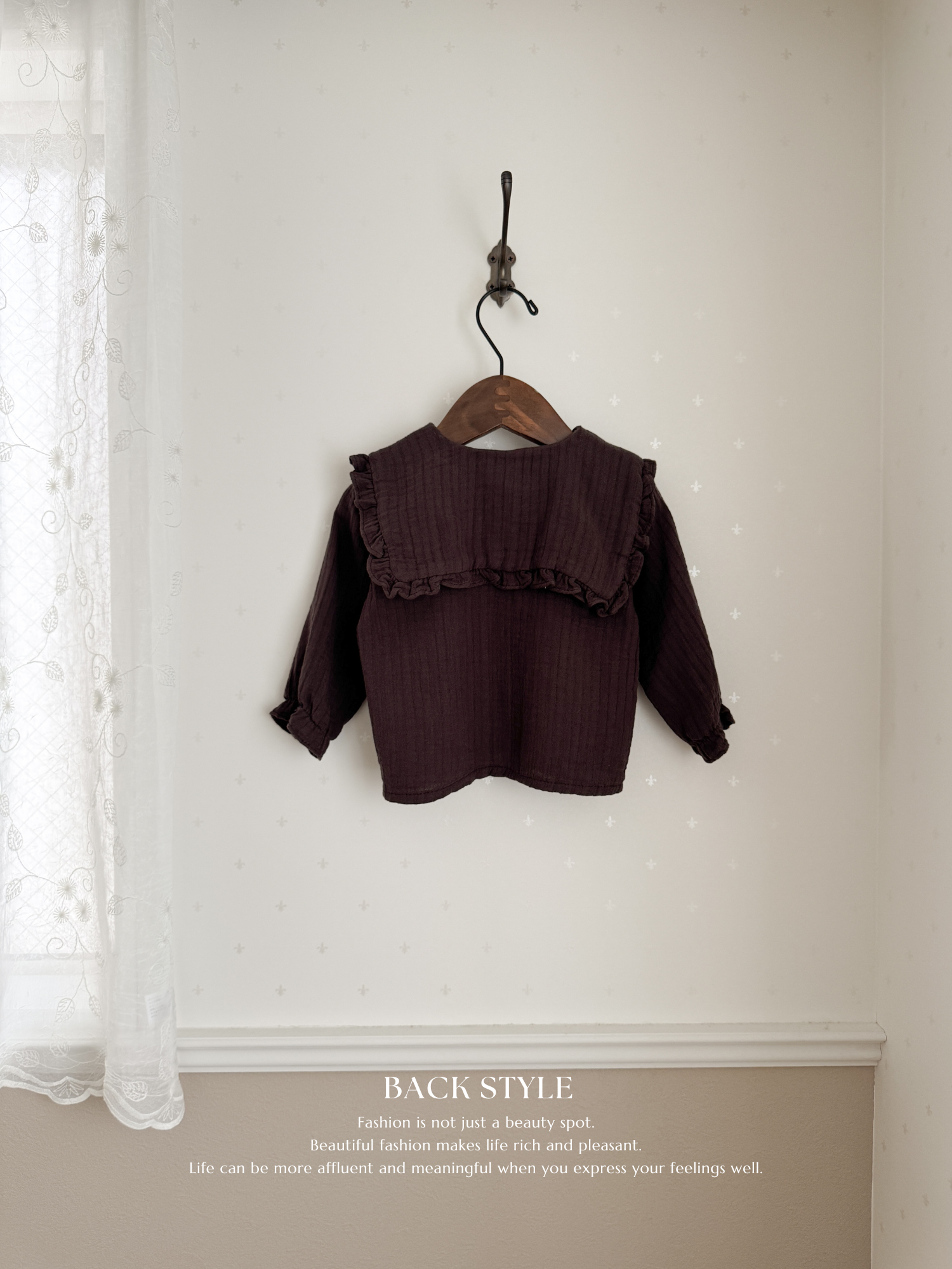 Sara collar blouse