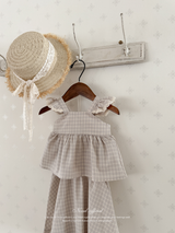 Seashell frill blouse