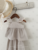 Seashell frill blouse