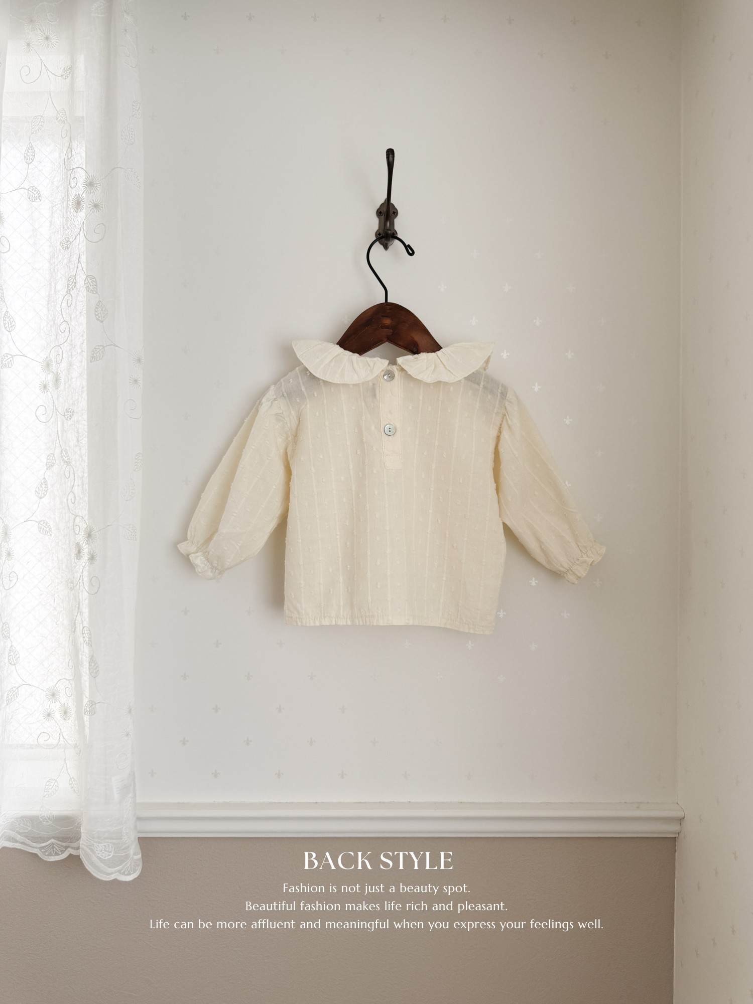 Snow ruffle blouse