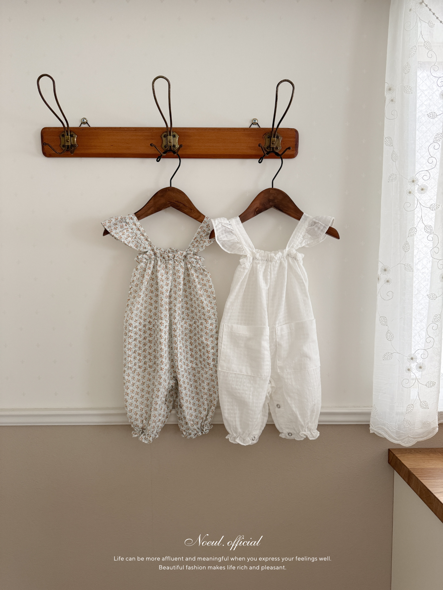 Wing frill suit