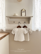 Roan lace collar blouse