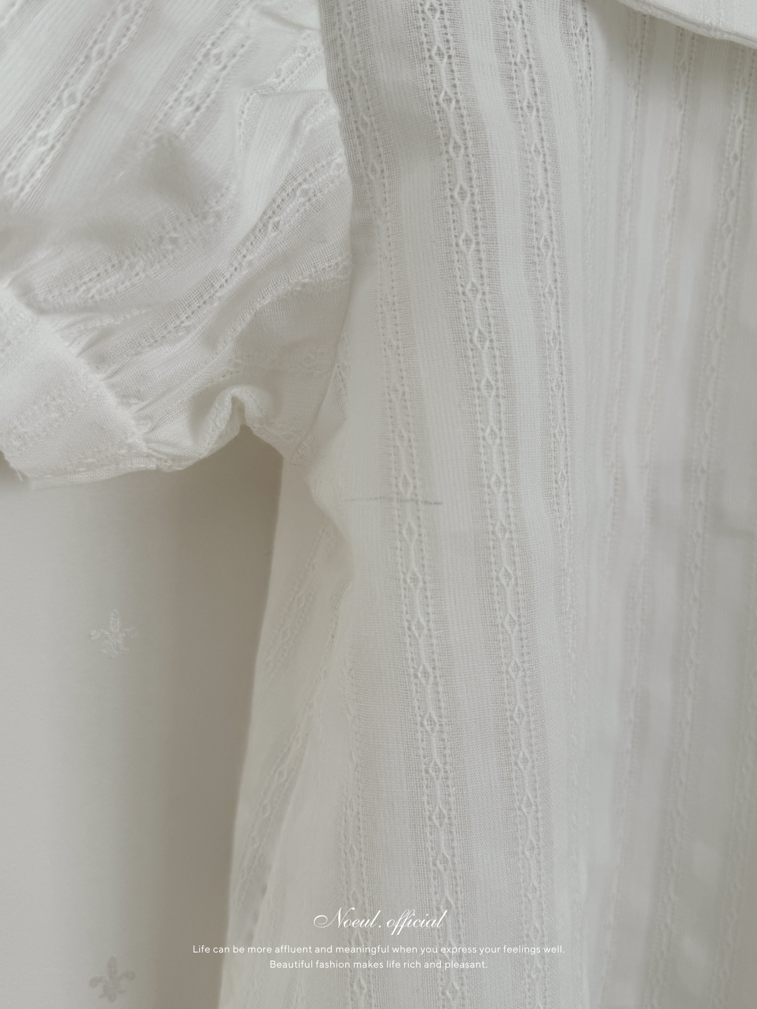 Seashell collar blouse