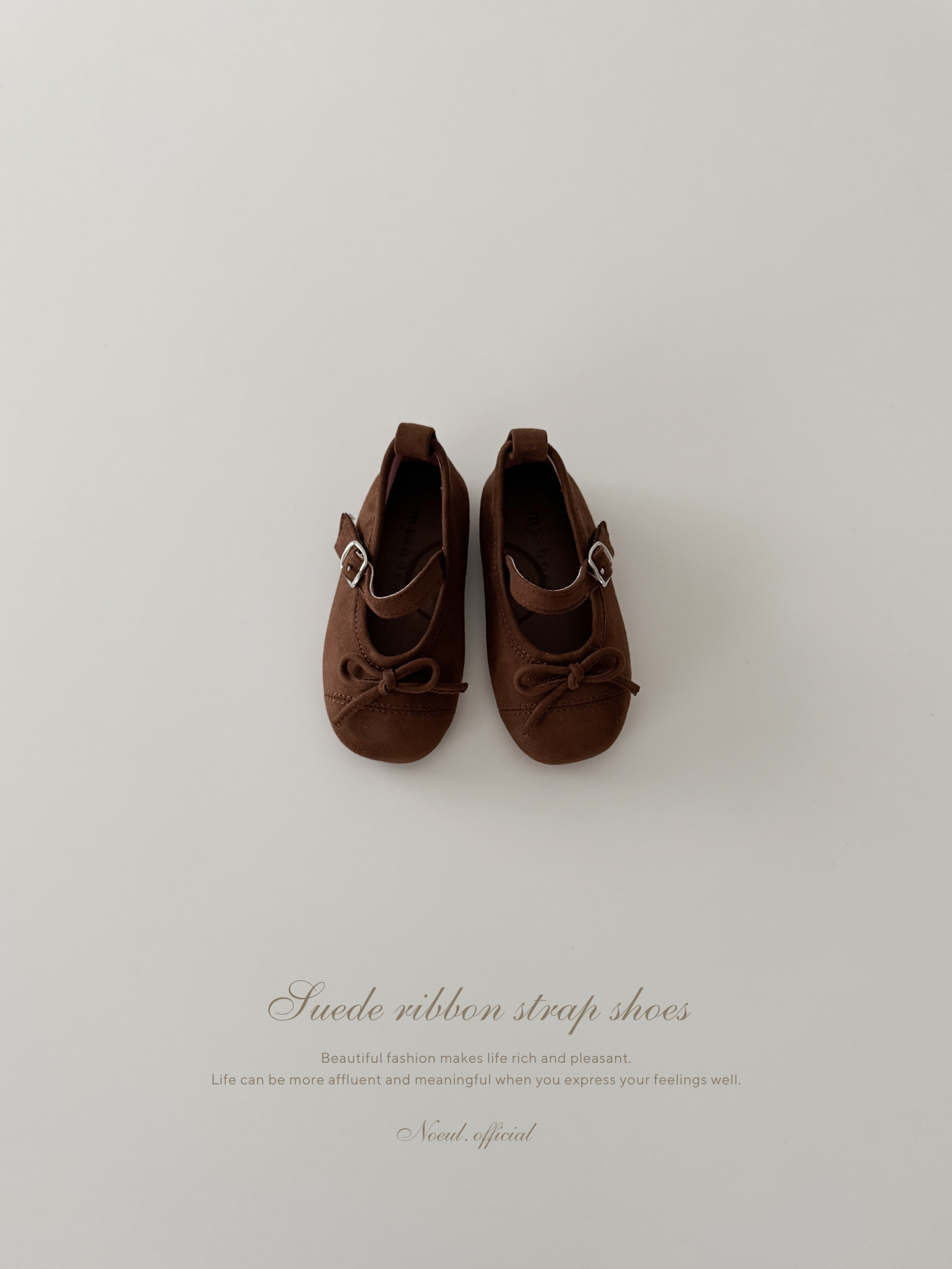 Suede ribbon strap shoes