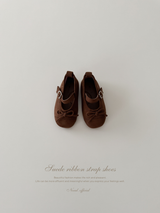Suede ribbon strap shoes