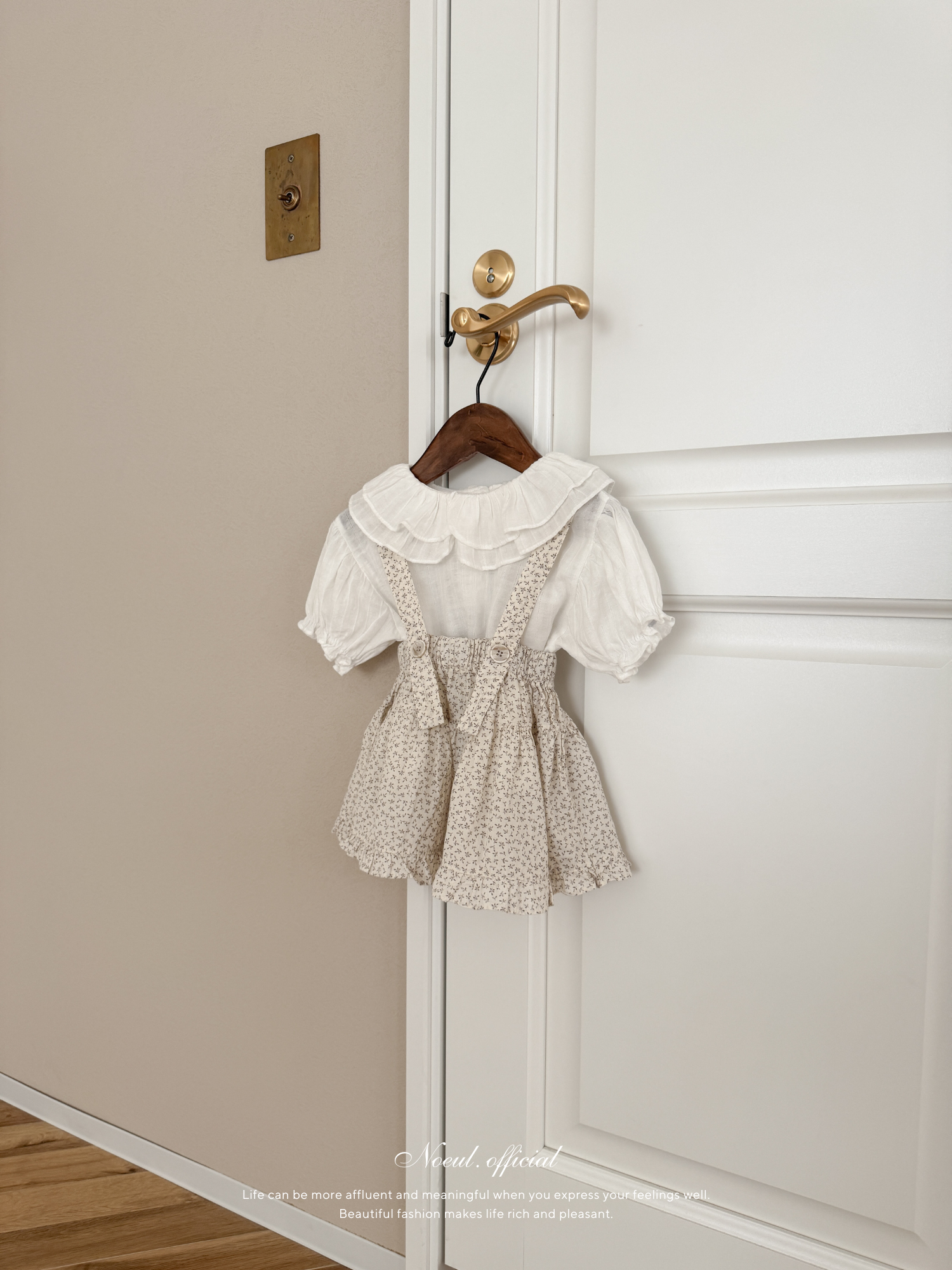 Pair check suspender skirt