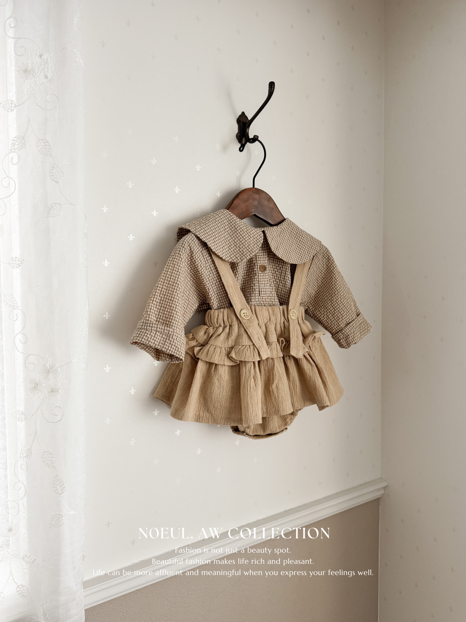 Check collar blouse